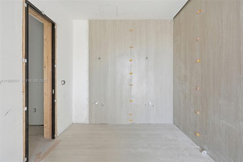 House in Miami, Florida 5 bedrooms, 339.09 sq.m. № 1992596 - photo 21