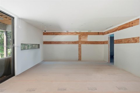 House in Miami, Florida 5 bedrooms, 339.09 sq.m. № 1992596 - photo 4