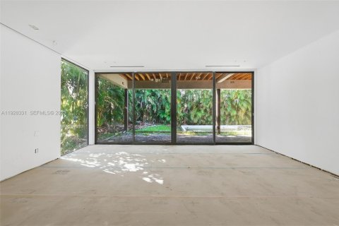 House in Miami, Florida 5 bedrooms, 339.09 sq.m. № 1992596 - photo 9