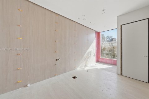 House in Miami, Florida 5 bedrooms, 339.09 sq.m. № 1992596 - photo 19