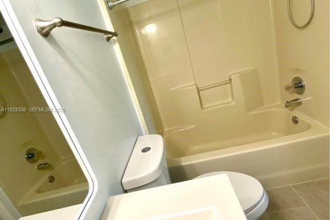 Appartement à louer à Hollywood, Floride: 1 chambre, 61.22 m2 № 1988401 - photo 16