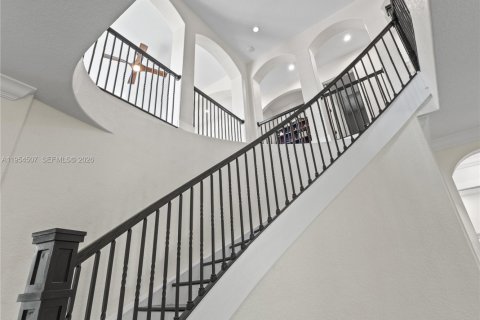 Casa en venta en Doral, Florida, 5 dormitorios, 333.8 m2 № 2008353 - foto 22