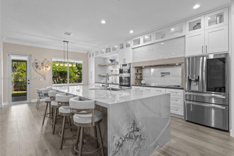 Casa en venta en Doral, Florida, 5 dormitorios, 333.8 m2 № 2008353 - foto 12