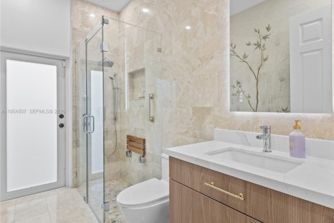 Casa en venta en Doral, Florida, 5 dormitorios, 333.8 m2 № 2008353 - foto 20