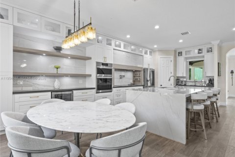 Casa en venta en Doral, Florida, 5 dormitorios, 333.8 m2 № 2008353 - foto 13