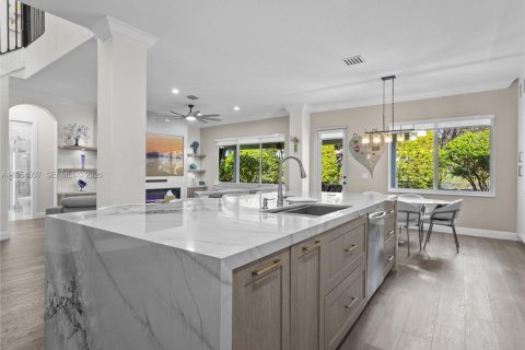 Casa en venta en Doral, Florida, 5 dormitorios, 333.8 m2 № 2008353 - foto 10