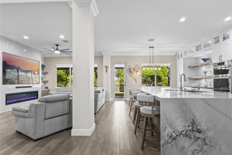 Casa en venta en Doral, Florida, 5 dormitorios, 333.8 m2 № 2008353 - foto 9