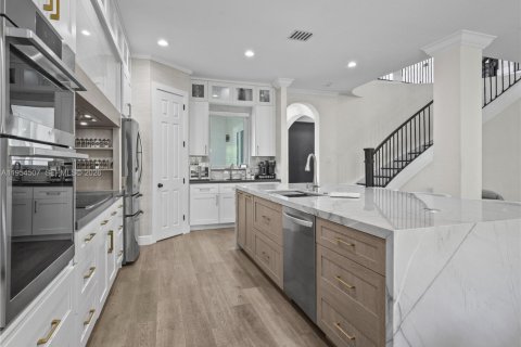 Casa en venta en Doral, Florida, 5 dormitorios, 333.8 m2 № 2008353 - foto 14