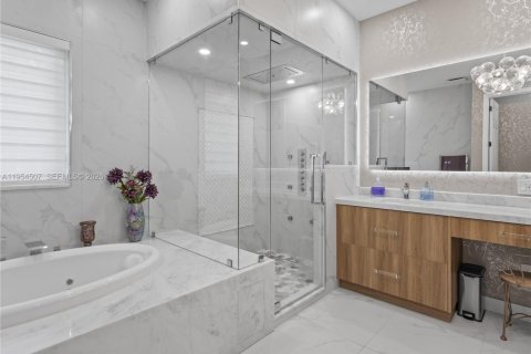 Casa en venta en Doral, Florida, 5 dormitorios, 333.8 m2 № 2008353 - foto 28