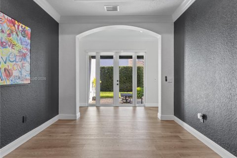 Casa en venta en Doral, Florida, 5 dormitorios, 333.8 m2 № 2008353 - foto 8