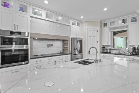 Casa en venta en Doral, Florida, 5 dormitorios, 333.8 m2 № 2008353 - foto 15