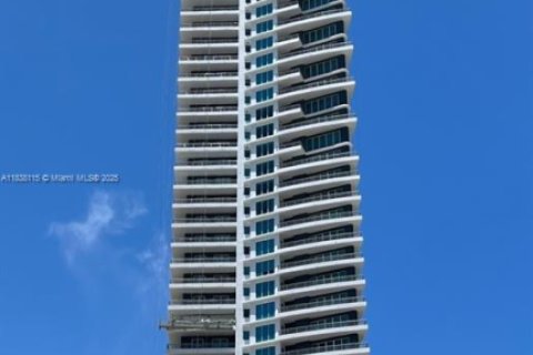 Copropriété à louer à Miami, Floride: 3 chambres, 145.67 m2 № 1963359 - photo 1