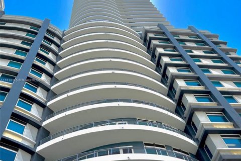 Copropriété à louer à Miami, Floride: 3 chambres, 145.67 m2 № 1963359 - photo 2