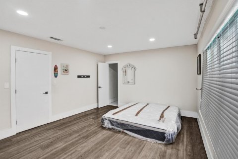 House in Hallandale Beach, Florida 6 bedrooms, 337.24 sq.m. № 2083880 - photo 9