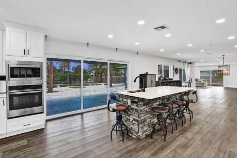 House in Hallandale Beach, Florida 6 bedrooms, 337.24 sq.m. № 2083880 - photo 6