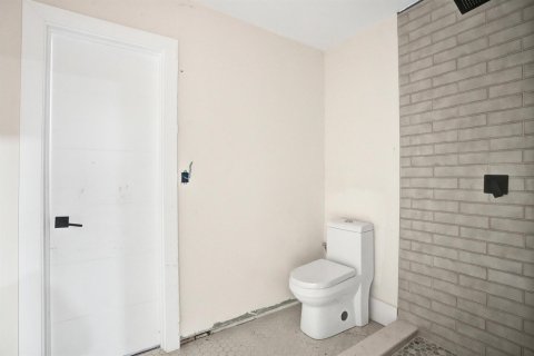 House in Hallandale Beach, Florida 6 bedrooms, 337.24 sq.m. № 2083880 - photo 12