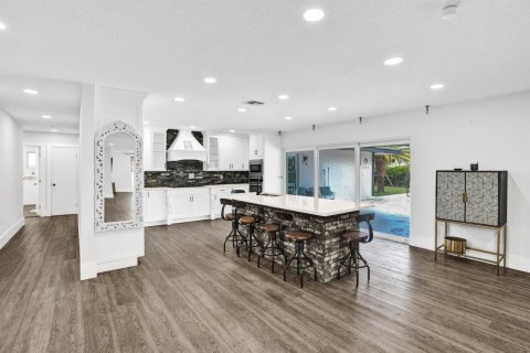 House in Hallandale Beach, Florida 6 bedrooms, 337.24 sq.m. № 2083880 - photo 4