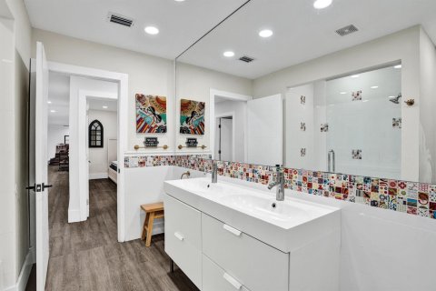 House in Hallandale Beach, Florida 6 bedrooms, 337.24 sq.m. № 2083880 - photo 29