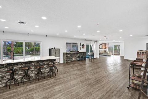 House in Hallandale Beach, Florida 6 bedrooms, 337.24 sq.m. № 2083880 - photo 3