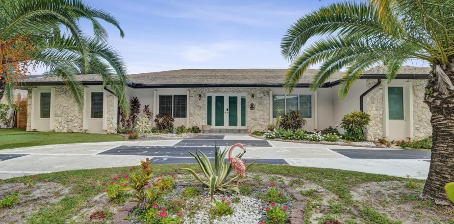 House in Hallandale Beach, Florida 6 bedrooms, 337.24 sq.m. № 2083880