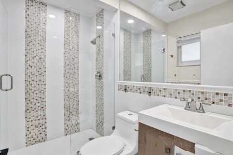 House in Hallandale Beach, Florida 6 bedrooms, 337.24 sq.m. № 2083880 - photo 18