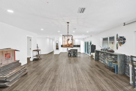 House in Hallandale Beach, Florida 6 bedrooms, 337.24 sq.m. № 2083880 - photo 25