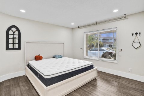 House in Hallandale Beach, Florida 6 bedrooms, 337.24 sq.m. № 2083880 - photo 30