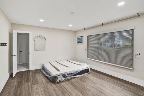 House in Hallandale Beach, Florida 6 bedrooms, 337.24 sq.m. № 2083880 - photo 8