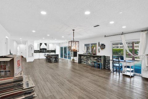 House in Hallandale Beach, Florida 6 bedrooms, 337.24 sq.m. № 2083880 - photo 13