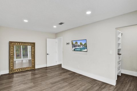 House in Hallandale Beach, Florida 6 bedrooms, 337.24 sq.m. № 2083880 - photo 22