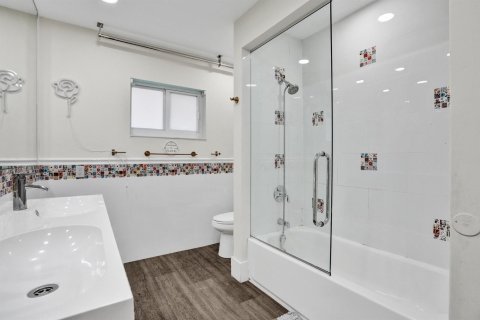 House in Hallandale Beach, Florida 6 bedrooms, 337.24 sq.m. № 2083880 - photo 28