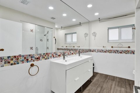 House in Hallandale Beach, Florida 6 bedrooms, 337.24 sq.m. № 2083880 - photo 27