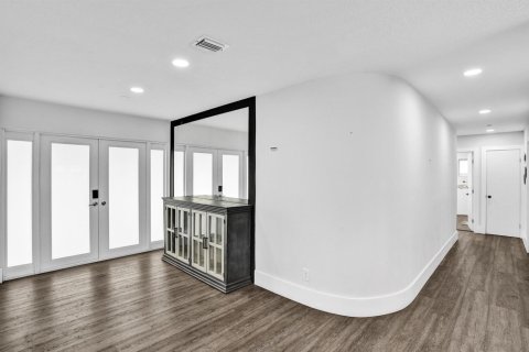 House in Hallandale Beach, Florida 6 bedrooms, 337.24 sq.m. № 2083880 - photo 26