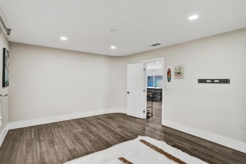 House in Hallandale Beach, Florida 6 bedrooms, 337.24 sq.m. № 2083880 - photo 11