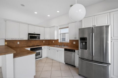 Villa ou maison à louer à Miramar, Floride: 4 chambres, 172.71 m2 № 2001248 - photo 5