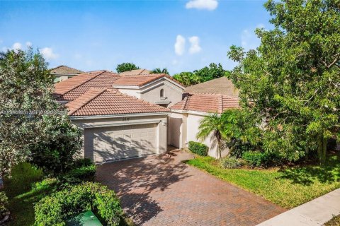 Villa ou maison à louer à Miramar, Floride: 4 chambres, 172.71 m2 № 2001248 - photo 2