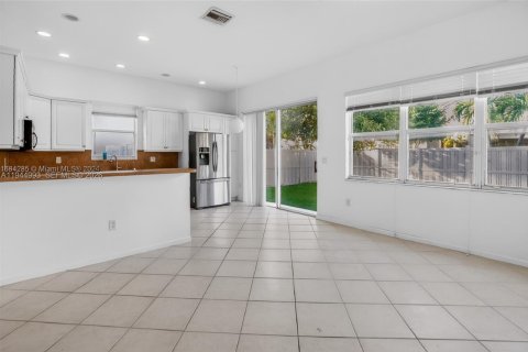 Villa ou maison à louer à Miramar, Floride: 4 chambres, 172.71 m2 № 2001248 - photo 4