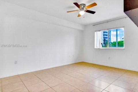 Condominio en venta en Miami, Florida, 2 dormitorios, 74.97 m2 № 2040423 - foto 13