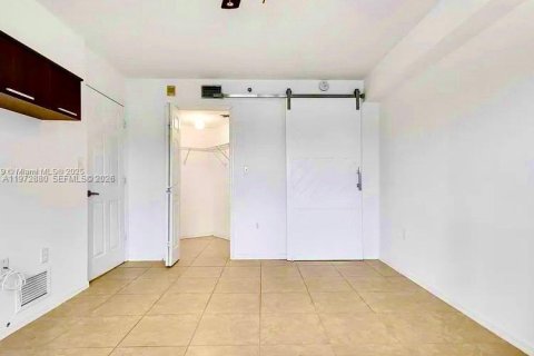 Condominio en venta en Miami, Florida, 2 dormitorios, 74.97 m2 № 2040423 - foto 11
