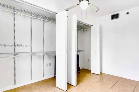 Condominio en venta en Miami, Florida, 2 dormitorios, 74.97 m2 № 2040423 - foto 16