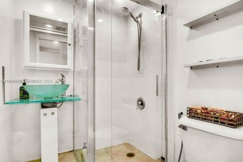 Condominio en venta en Miami, Florida, 2 dormitorios, 74.97 m2 № 2040423 - foto 14