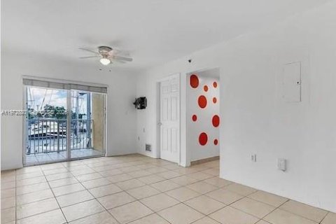 Condominio en venta en Miami, Florida, 2 dormitorios, 74.97 m2 № 2040423 - foto 7