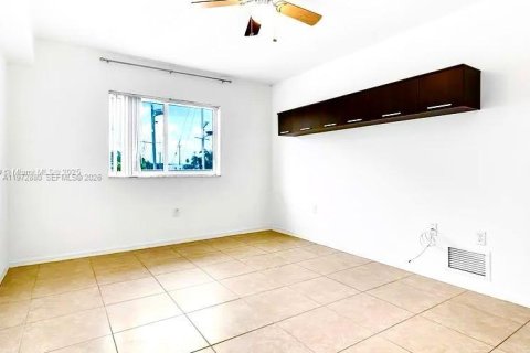 Condominio en venta en Miami, Florida, 2 dormitorios, 74.97 m2 № 2040423 - foto 12