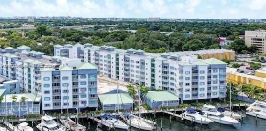 Condominio en Miami, Florida, 2 dormitorios  № 2040423
