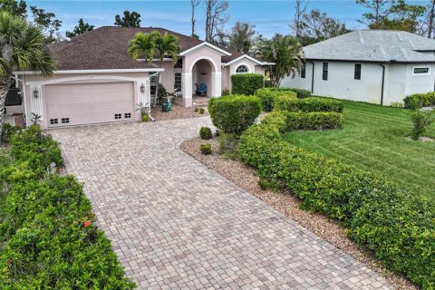 House in Rotonda, Florida 3 bedrooms, 239.41 sq.m. № 1356005 - photo 3