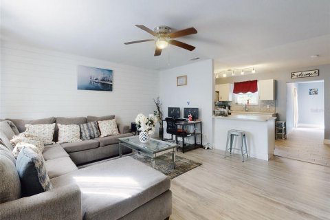 House in Port Orange, Florida 3 bedrooms, 116.13 sq.m. № 1806827 - photo 2