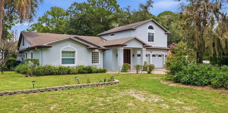 House in Lake Mary, Florida 5 bedrooms, 291.25 sq.m. № 2266713