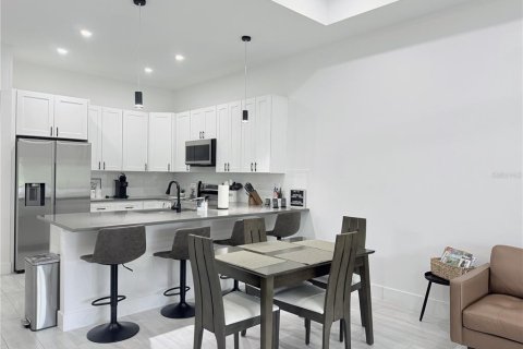 Immobilier commercial à vendre à Port Charlotte, Floride: 6 chambres, 226.96 m2 № 2371697 - photo 8