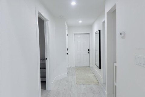 Immobilier commercial à vendre à Port Charlotte, Floride: 6 chambres, 226.96 m2 № 2371697 - photo 3