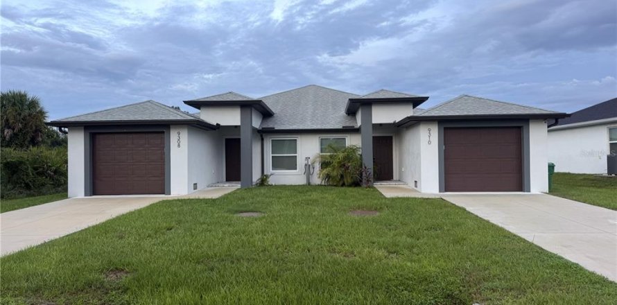 Immobilier commercial à Port Charlotte, Floride 6 chambres, 226.96 m2 № 2371697